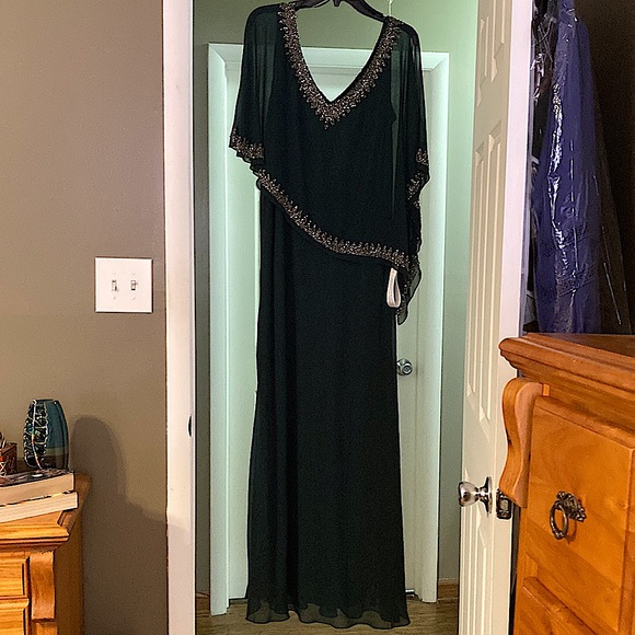 Dresses & Skirts - Hunter green gown-New with tags-Size 12